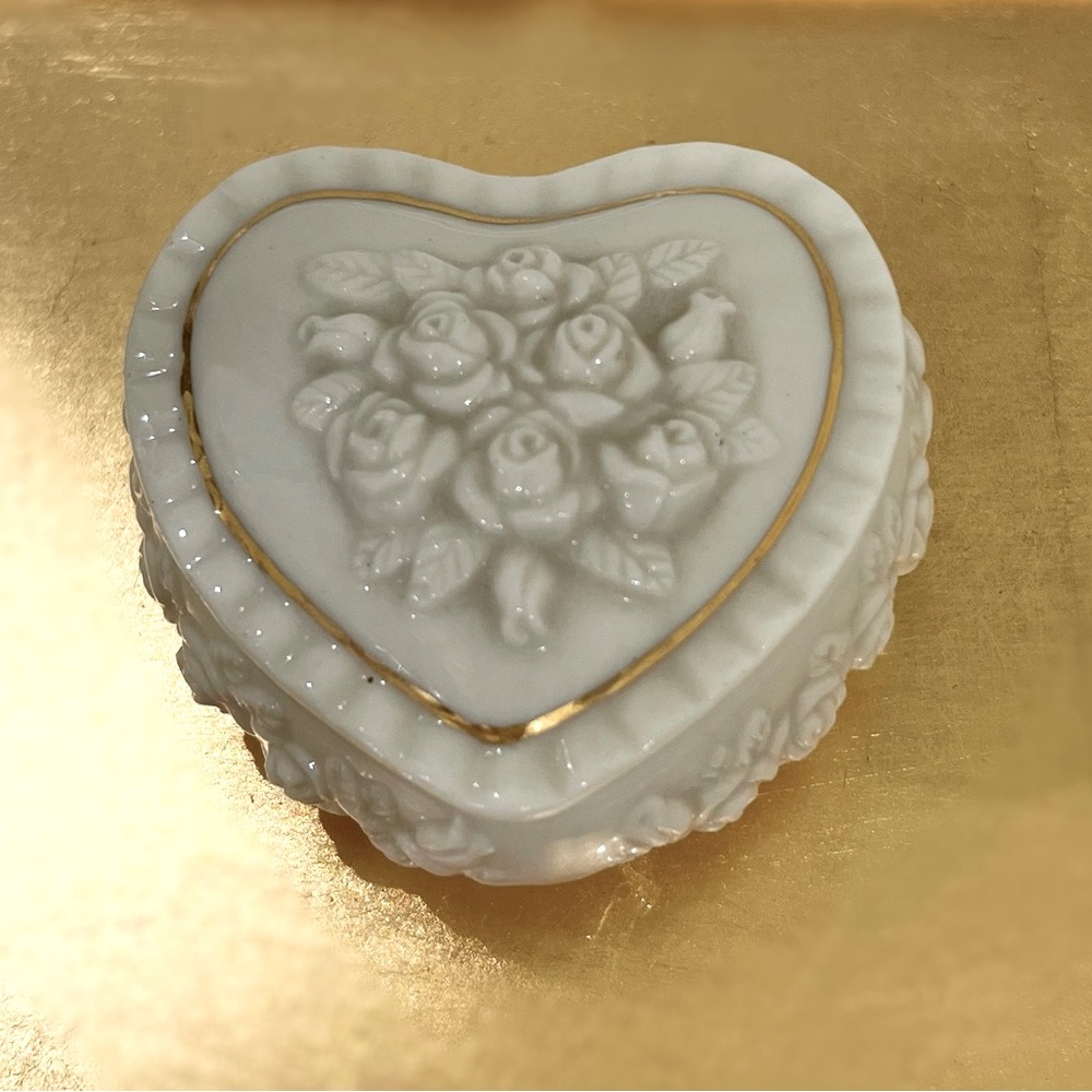 Vintage Heart Shaped Bone Porcelain Trinket With Roses & Gold Trim 3”